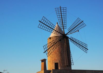 Windmills, legends and charming villages - Driveando Tour