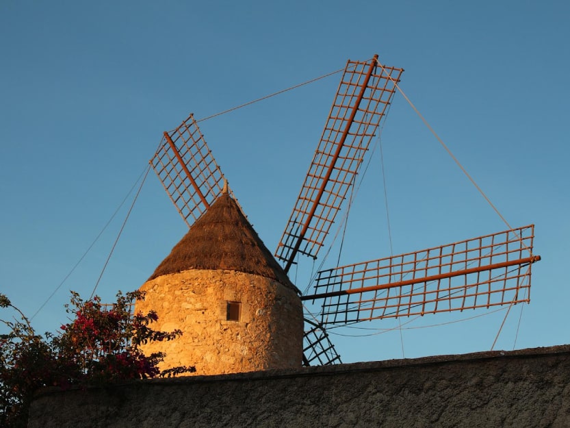 Discover the history and legends of the windmills in Mallorca -Driveando